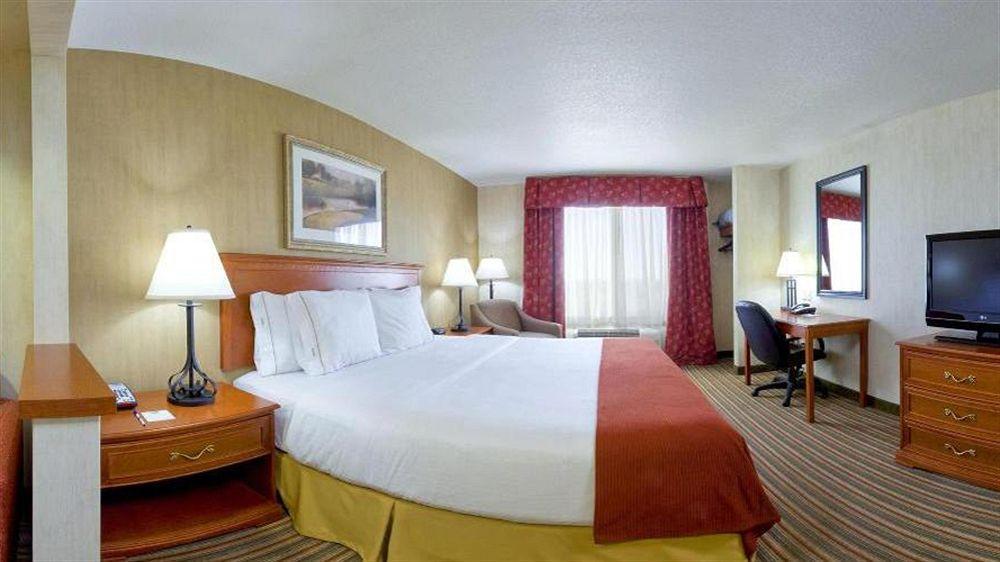 Holiday Inn Express & Suites Sioux Center, An Ihg Hotel Exterior photo
